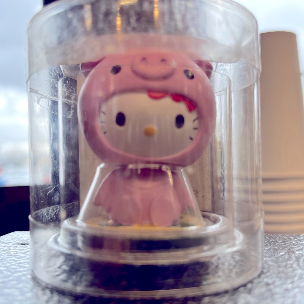 Hello Kitty Bobble Head Car Mascot